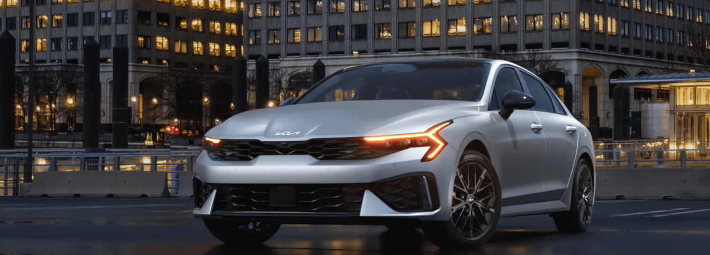 Should I buy a 2026 Kia K5 or Toyota Camry? Interior and Features Comparison