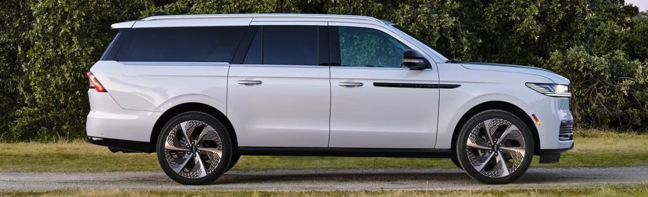 2026 Lincoln Navigator Reserve Near Phoenix: Luxury Comfort for Big-SUV Buyers